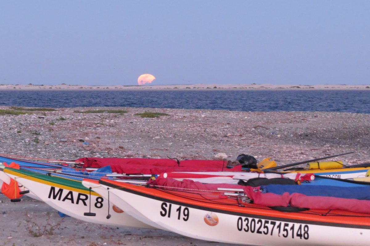 7693MoonriseOverKayaks.3